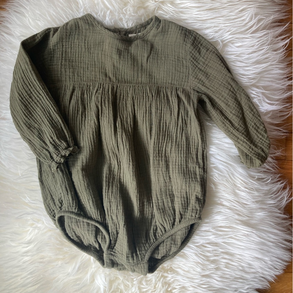 Olive Long-Sleeve Baby Romper - Classic Gauze Jumpsuit